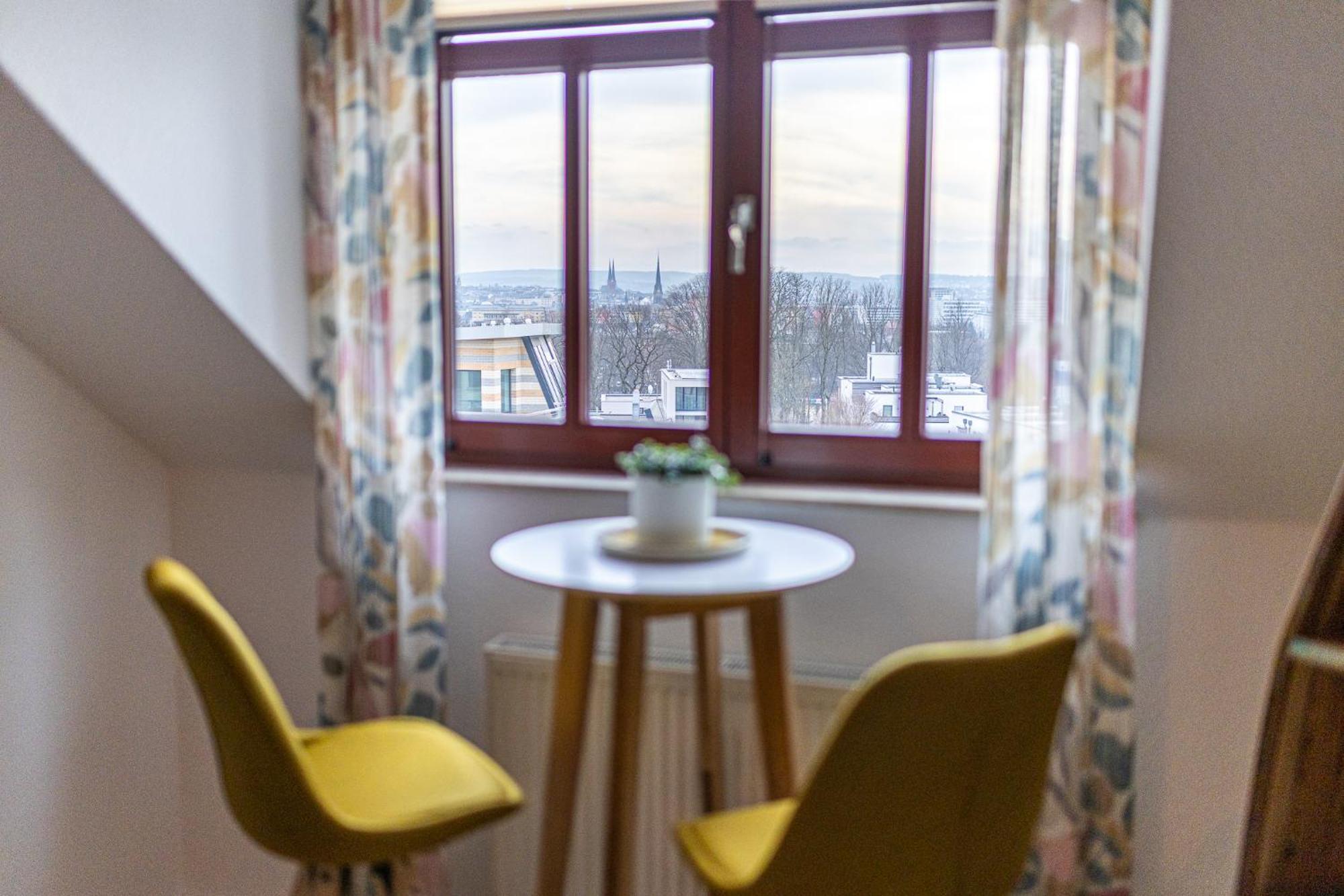 Schlossberg-domizil Mit Weitblick - Arbeitsplatz, Balkon, Netflix, Badewanne & Yogamatte