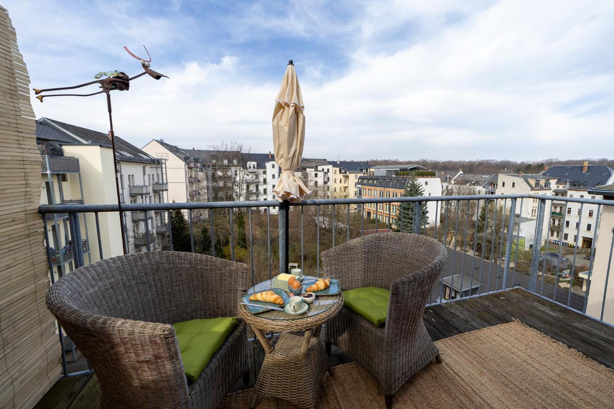 Schlossberg-domizil Mit Weitblick - Arbeitsplatz, Balkon, Netflix, Badewanne & Yogamatte Apartment *